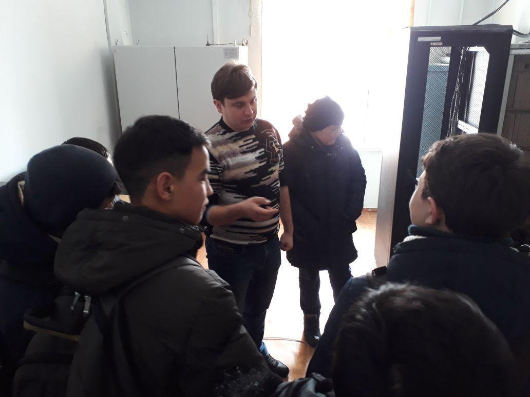 Мектеп түлектерінің "ҚазТелеком"  ұйымына экскурсиясы
