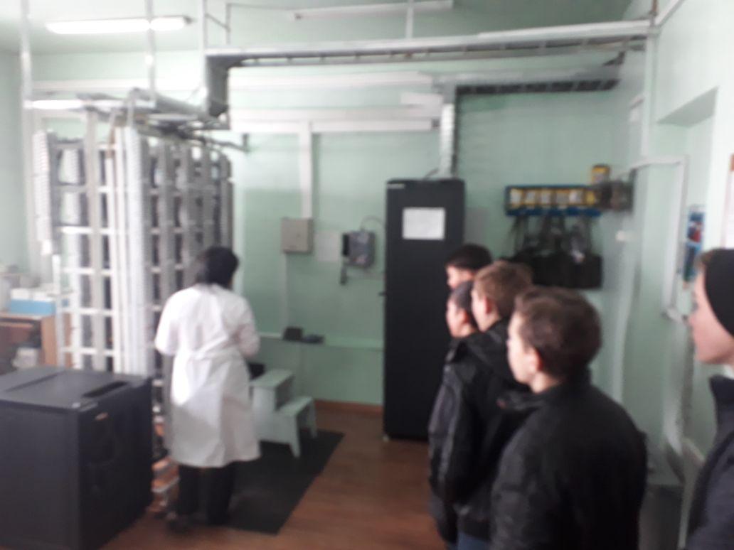 Мектеп түлектерінің "ҚазТелеком"  ұйымына экскурсиясы